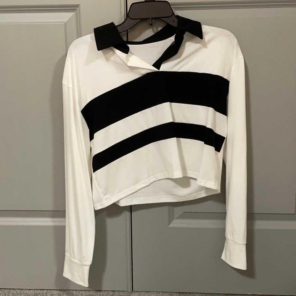 Forever 21 long-sleeve crop top, size S